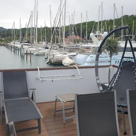 بيت للعطل Floating House - Marina Relax بورتوروز