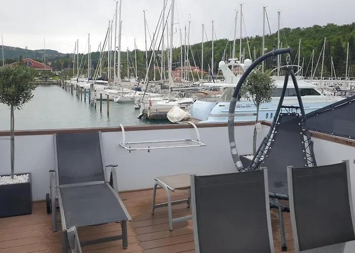 بيت للعطل Floating House - Marina Relax بورتوروز