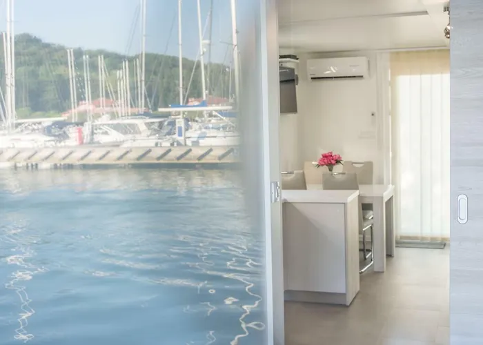 Floating House - Marina Relax بيت للعطل *