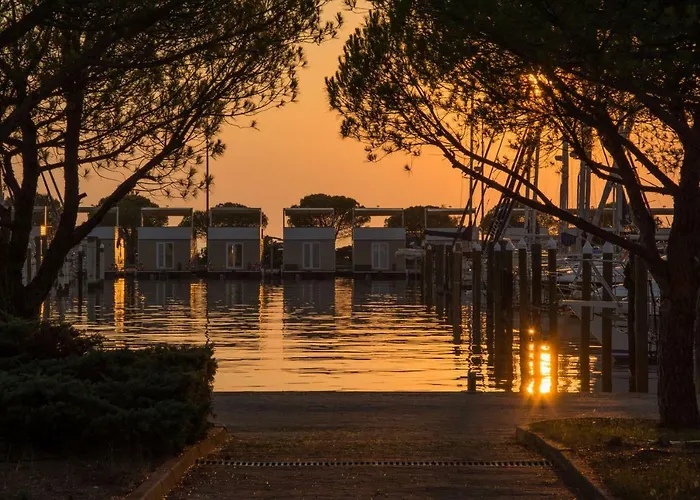 Floating House - Marina Relax بيت للعطل *