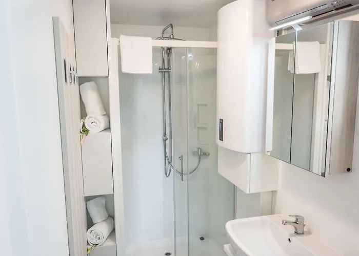 بيت للعطل Floating House - Marina Relax *